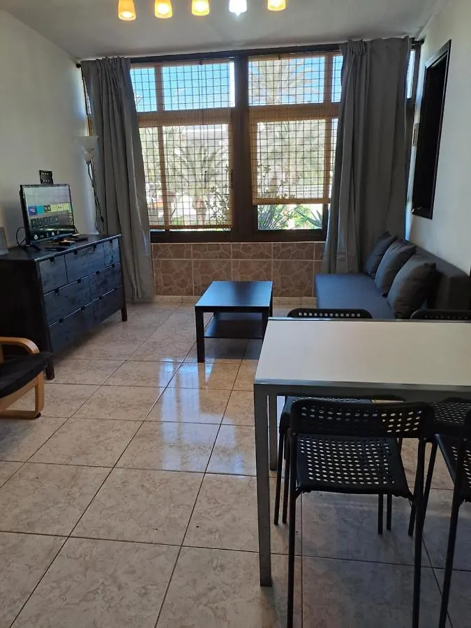 Primavera Appartement Tot 7 Personen Ideaal Voor Backpackers Arona  Διαμέρισμα